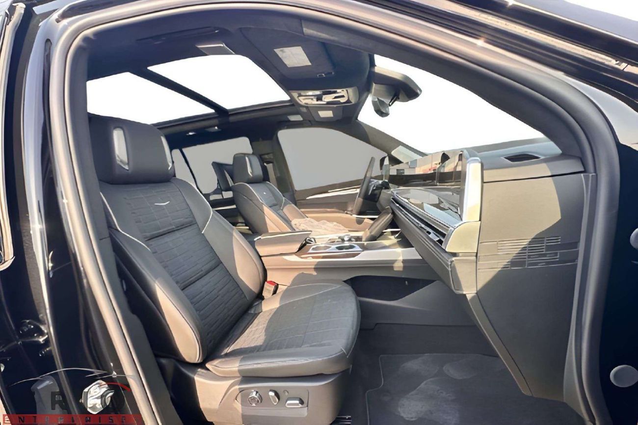 كاديلاك إسكالاد Sport Platinum 6.2L AWD CADILLAC ESCALADE ESV SPORT PLATINUM - 6.2L - PETROL - 7 STR - AT - 2025MY