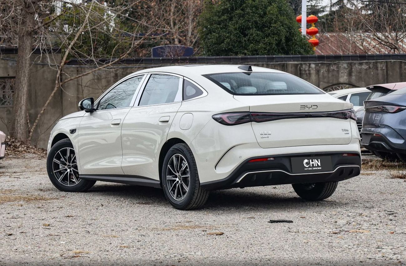 BYD Seal The 2025 BYD Seal 06 DM Intelligent Driving Edition – DM-i 120KM Premium