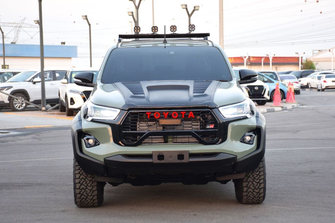 تويوتا هيلوكس 4x4 Diesel 2.8L (Right Hand)
