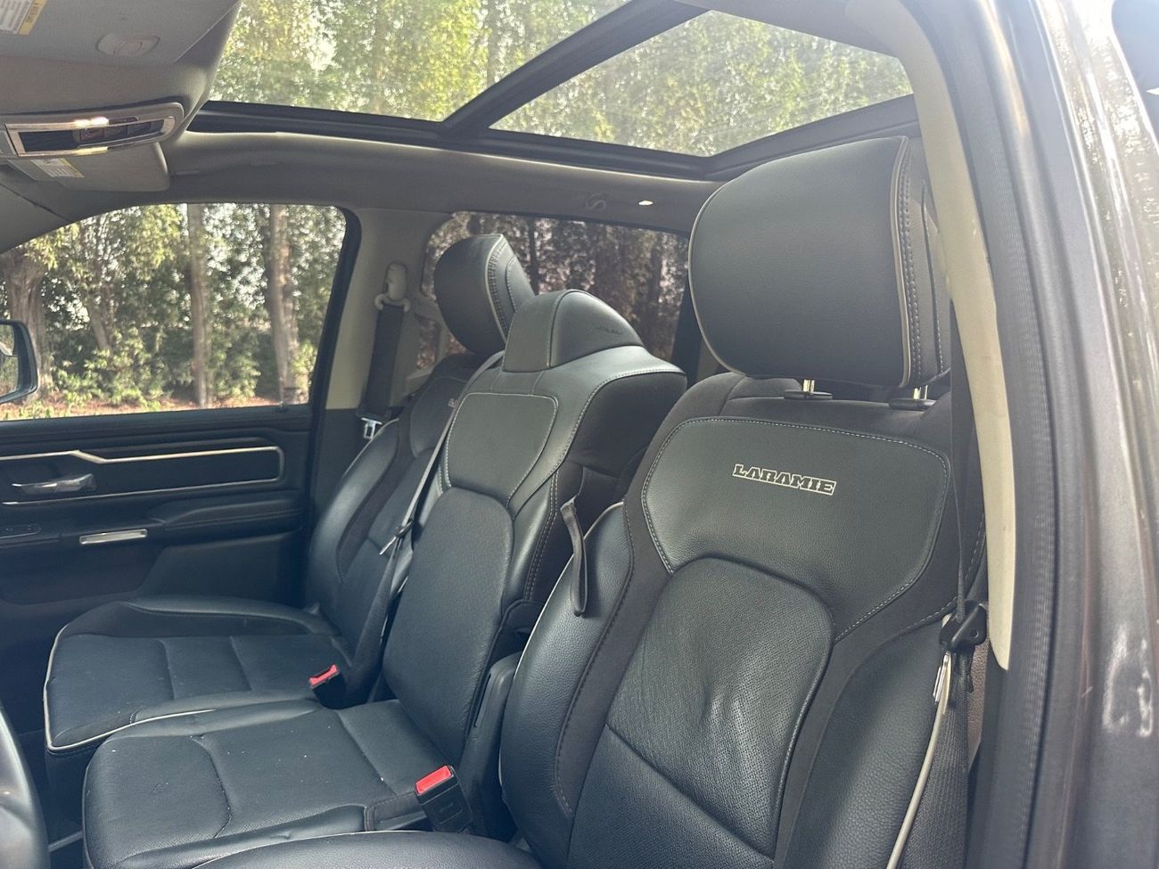 رام 1500 2022 Laramie | 5.7L HEMI V8 | 4x4 | Full Option | American Specs | Low mileage