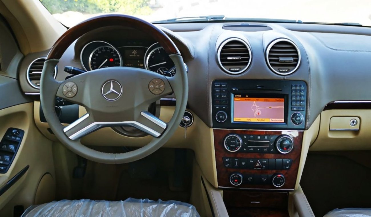 Mercedes-Benz GL 500 5.5L-8CYL-4 Matic - Full Option Excellent Condition GCC Specs