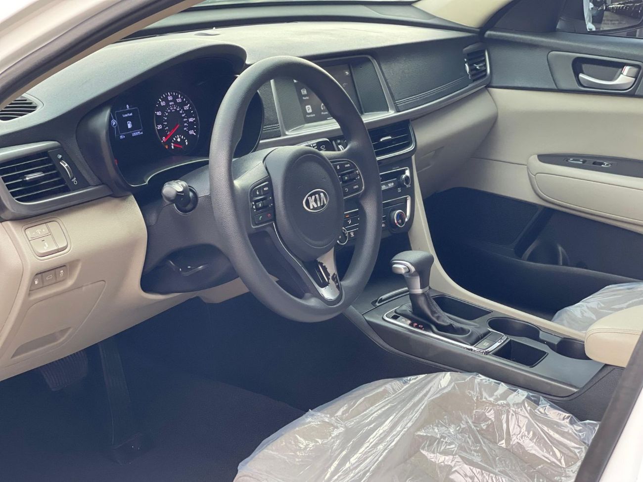 Kia Optima Optima / white / 2018 / in perfect condition