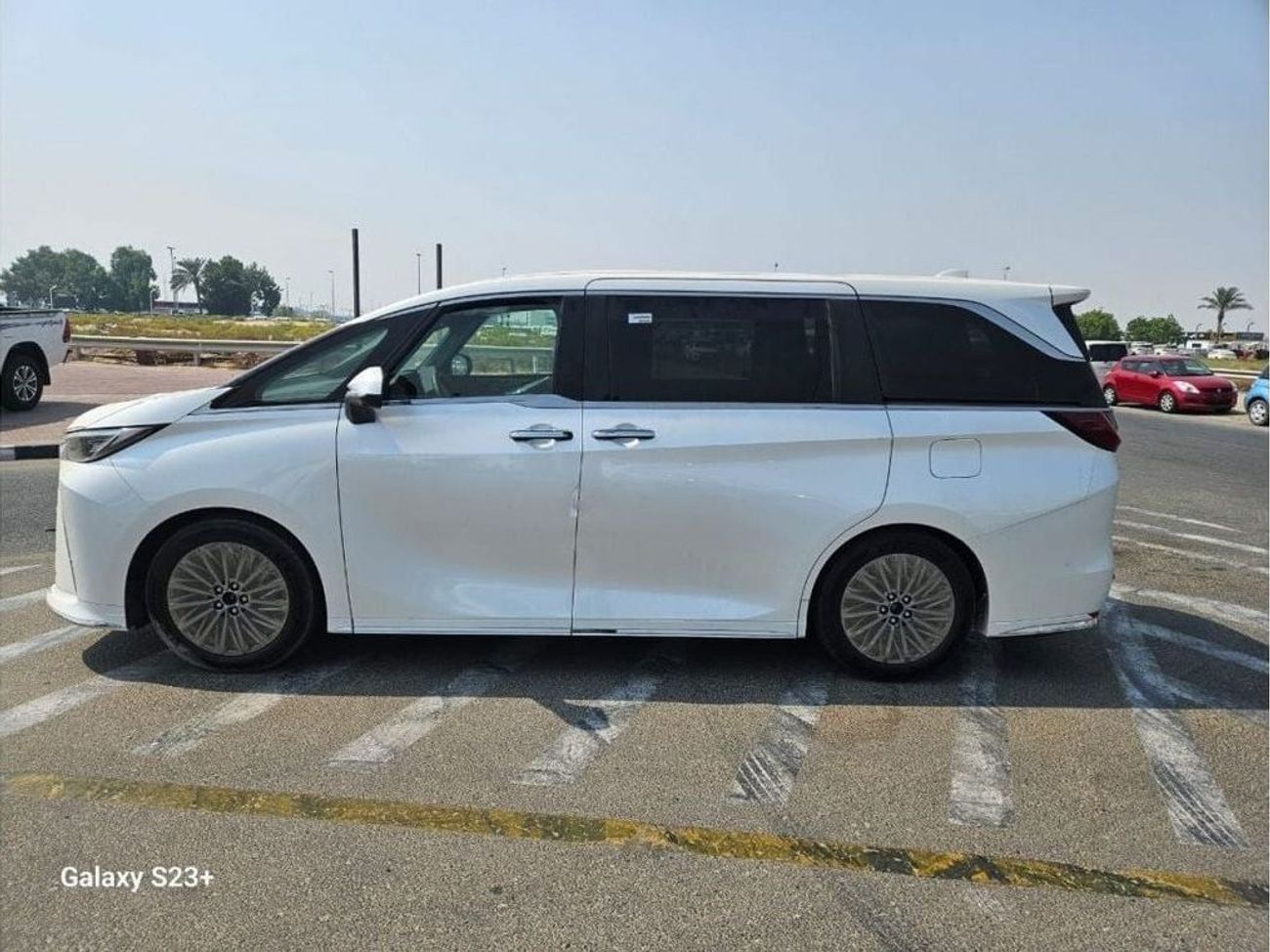 Lexus LM 350h LEXUS LM350H VIP 2024 2.5L AWD