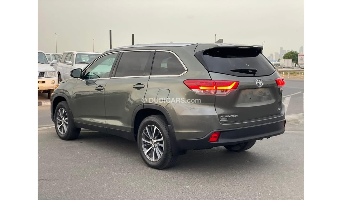 هيونداي سانتا في Base