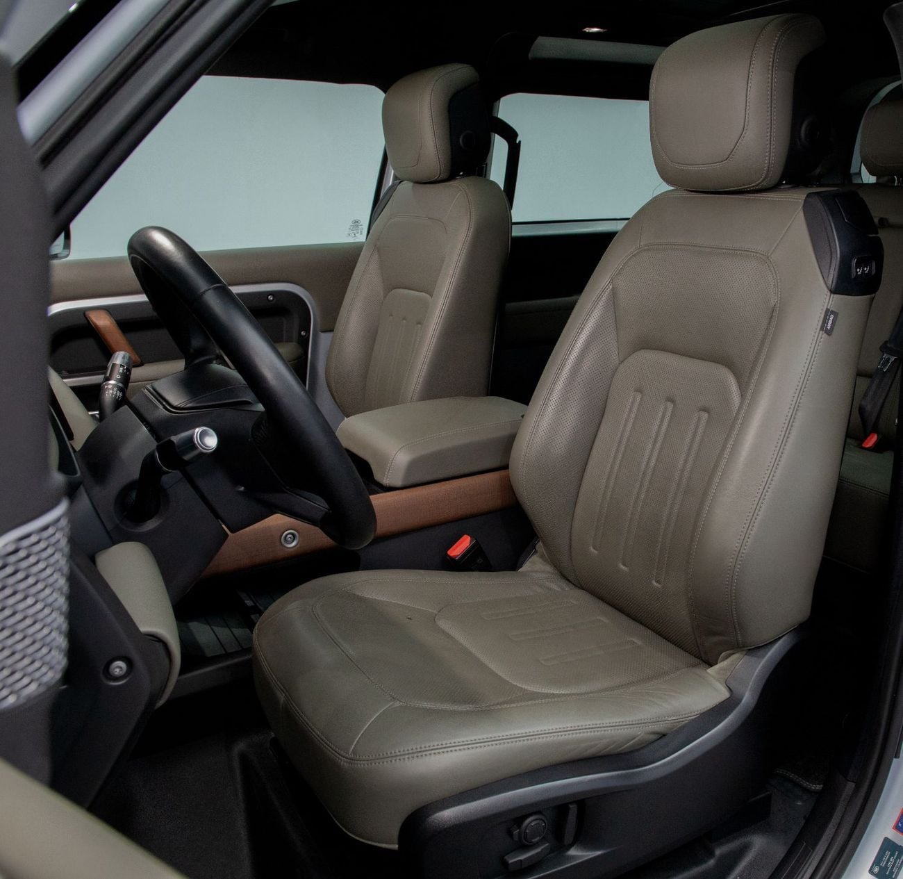 لاند روفر ديفندر P400 90 HSE 3.0L (5 Seater)