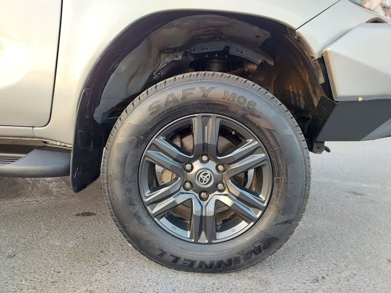 Toyota Hilux TOYOTA HILUX PICKUP RHD 2017 MODEL 2.8 L DIESEL AUTOMATIC(PM94124)