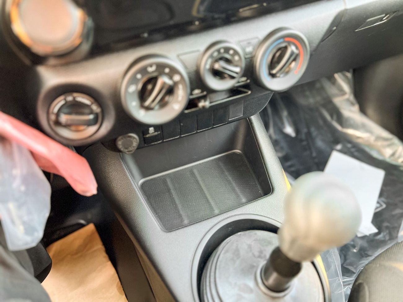 Toyota Hilux EXPORT PRICE - TOYOTA HILUX SC DLX 2.4L DSL