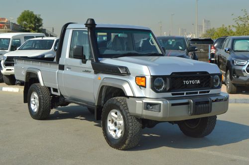 Toyota Land Cruiser Pick Up ingle cabin 4.5L, perfect inside and outside