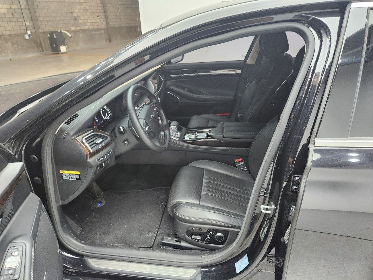 جينيسس G90 Platinum 3.8L RWD