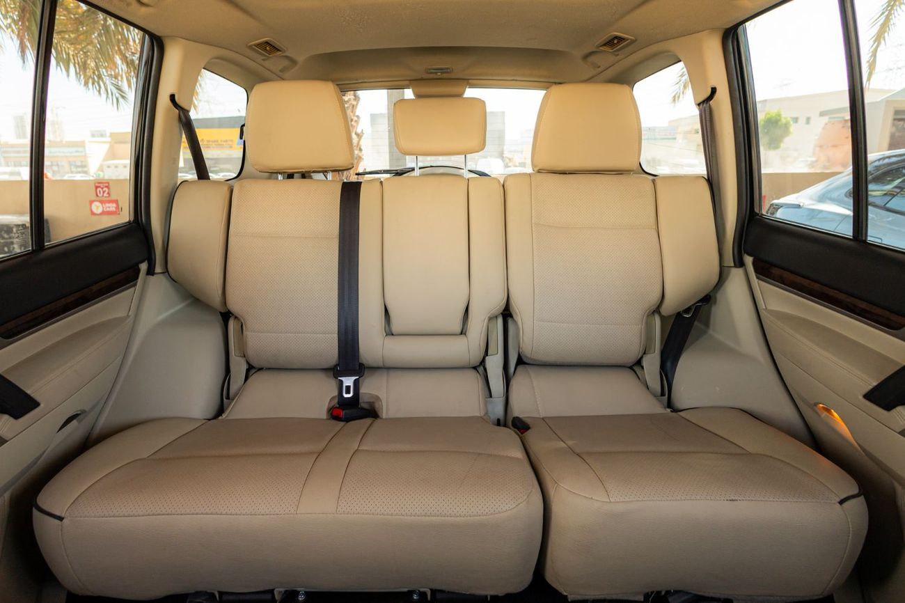 Mitsubishi Pajero GLS Base 3.5L (5 Seater)