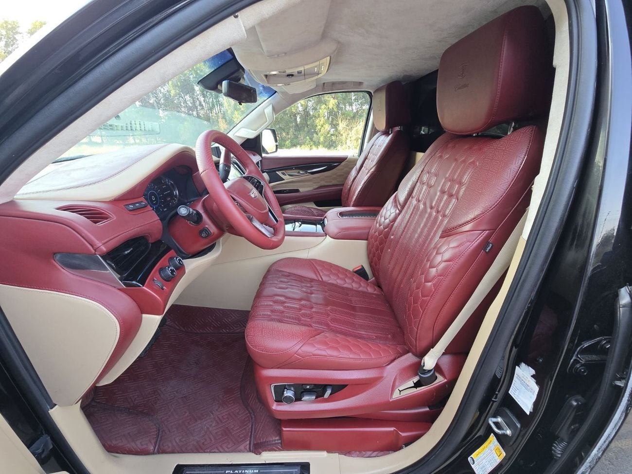 Cadillac Escalade PLATINUM 6.2L CADILLAC ESCALADE 2018 GCC // LOW MILEAGE // VIP SEATS // TV // PERFECT CONDITION