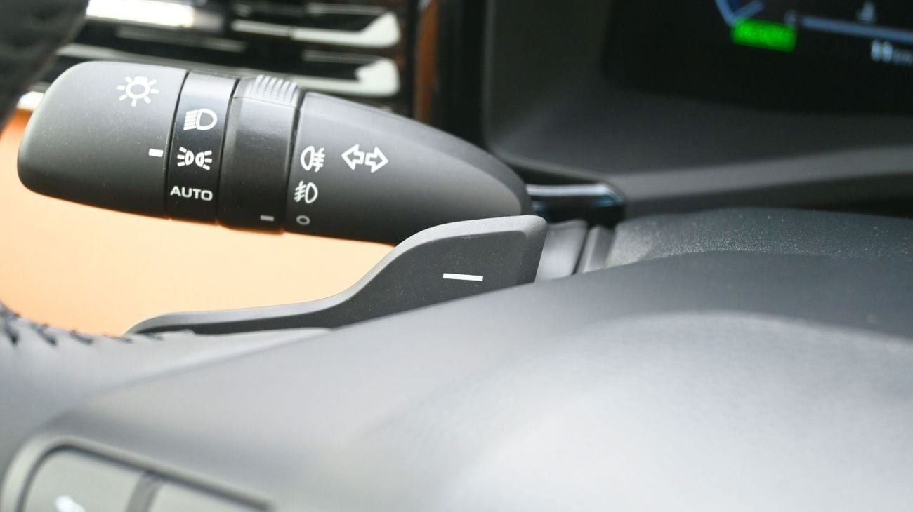 Toyota Camry GLE 2.5L Toyota Camry Hybrid GLE