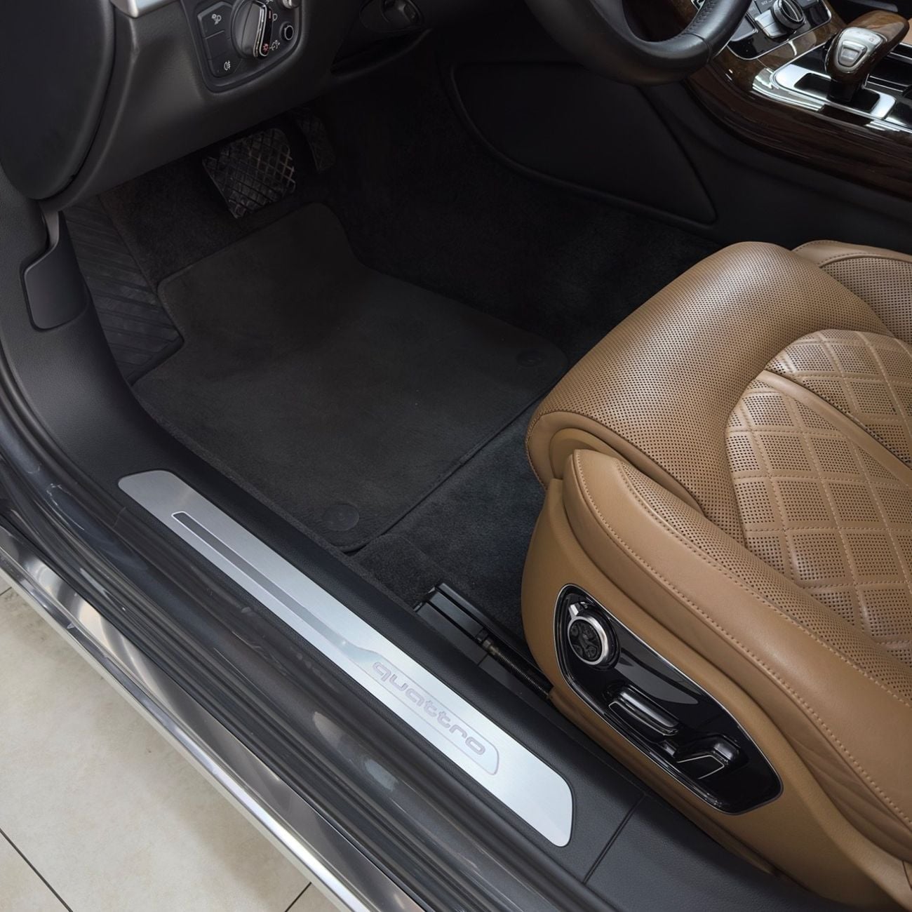 Audi A8 L 60 TFSI quattro Rear Package 4.0L