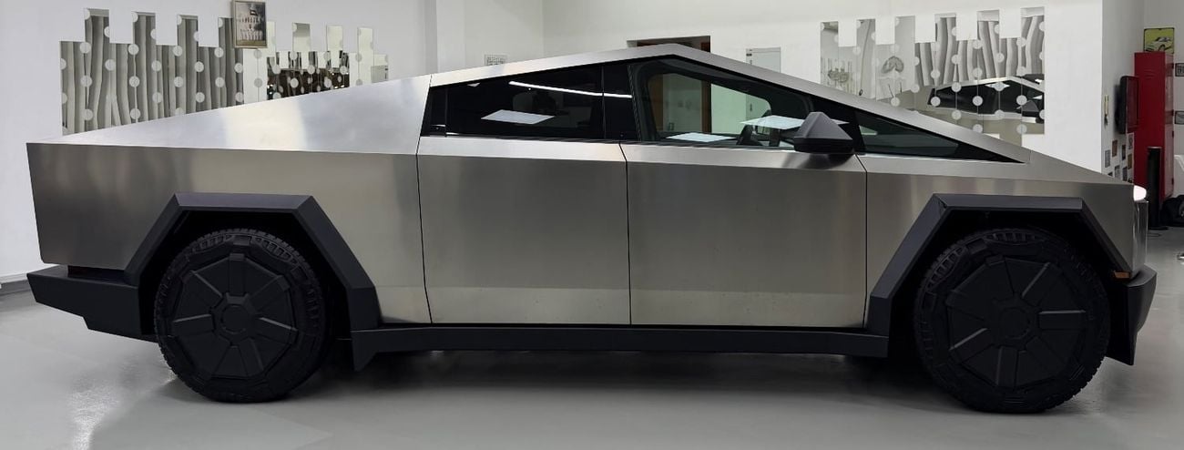 Tesla Cybertruck Foundation Series .. 3 motor