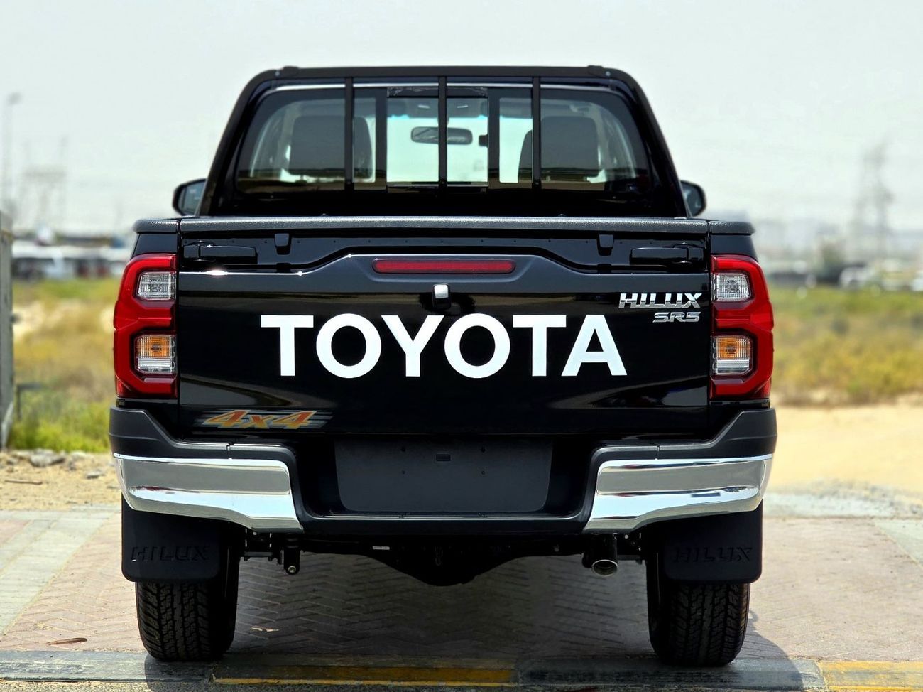 Toyota Hilux TOYOTA HILUX PETROL 2.7 DOUBLE CABIN - A/T - HIGH OPTIONS - PUSH START - 2025 - BLACK INSIDE BLACK -