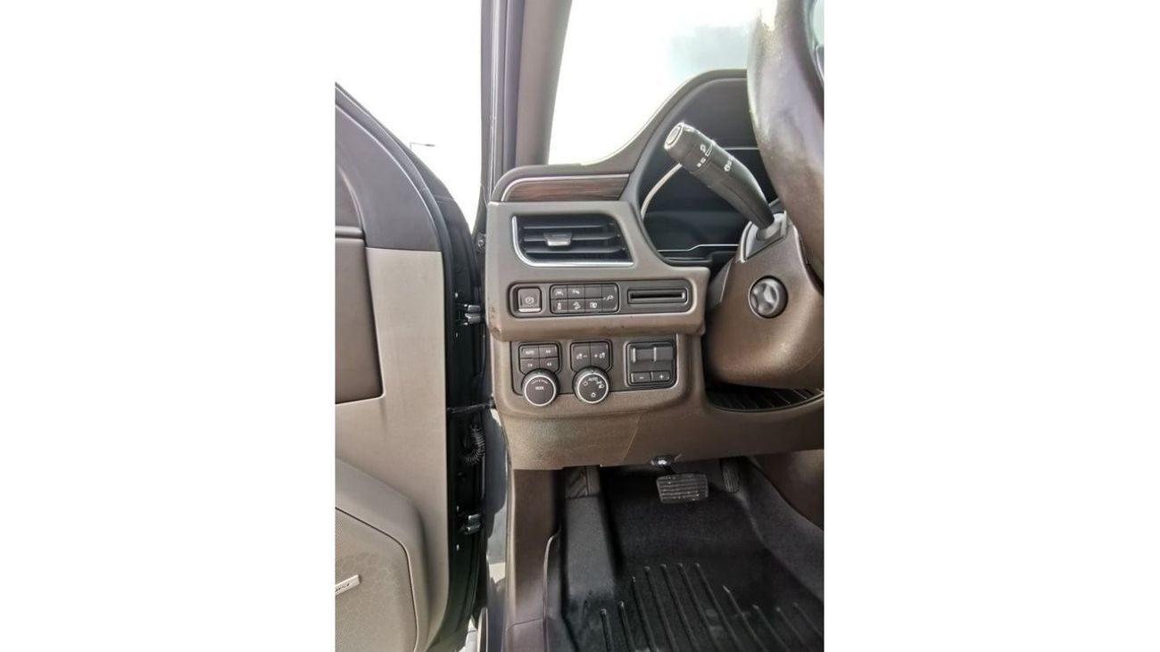 Chevrolet Suburban Chevrolet Z71 Suburban - 2022 - Grey