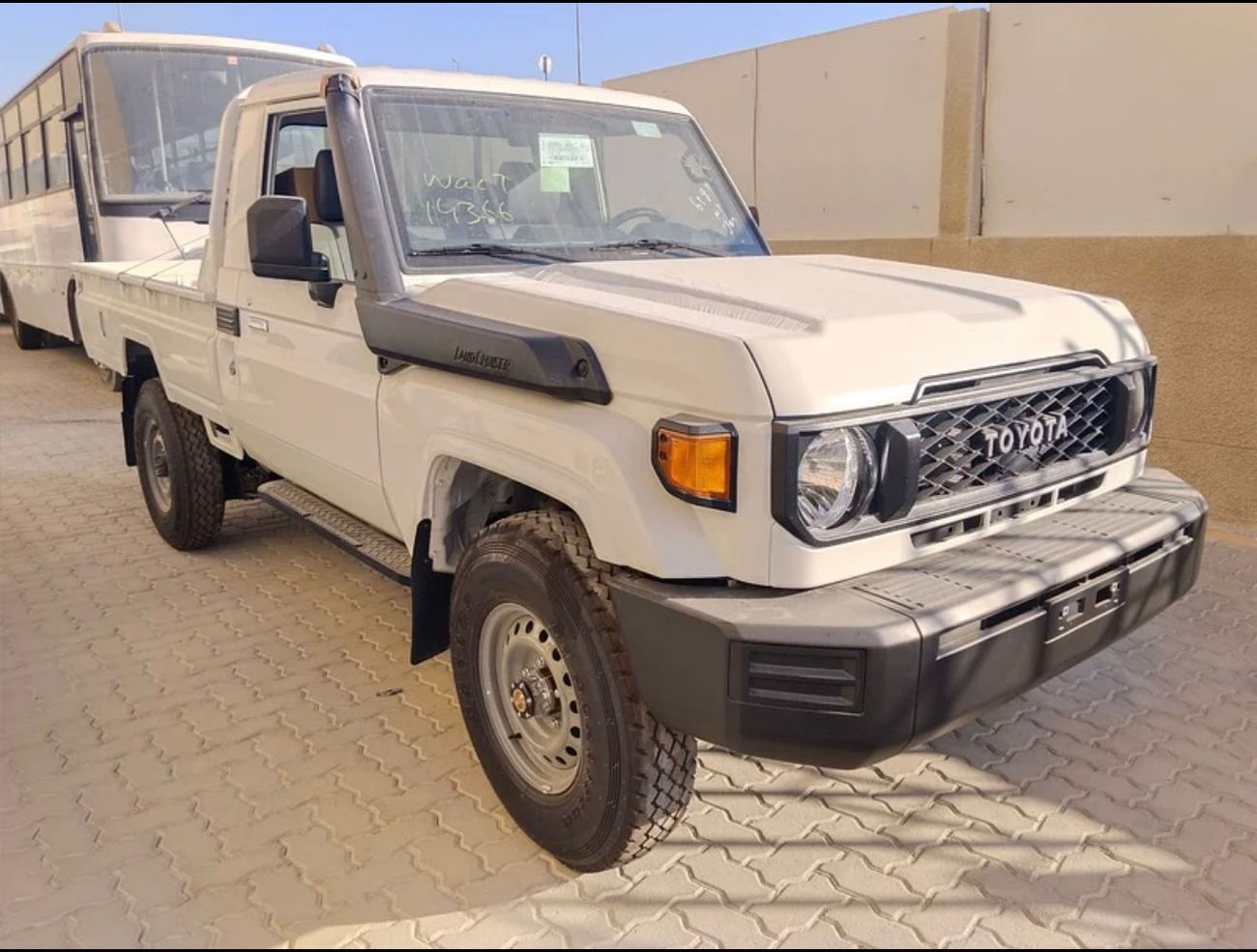 تويوتا لاند كروزر بيك آب SC 4.0L LAND CRUISER LC79 SC 4.2L DIESEL 2025