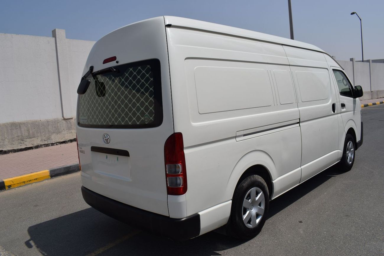 Toyota Hiace Toyota Hiace Highroof Van 2.7L , model:2023. Only done 6000 km