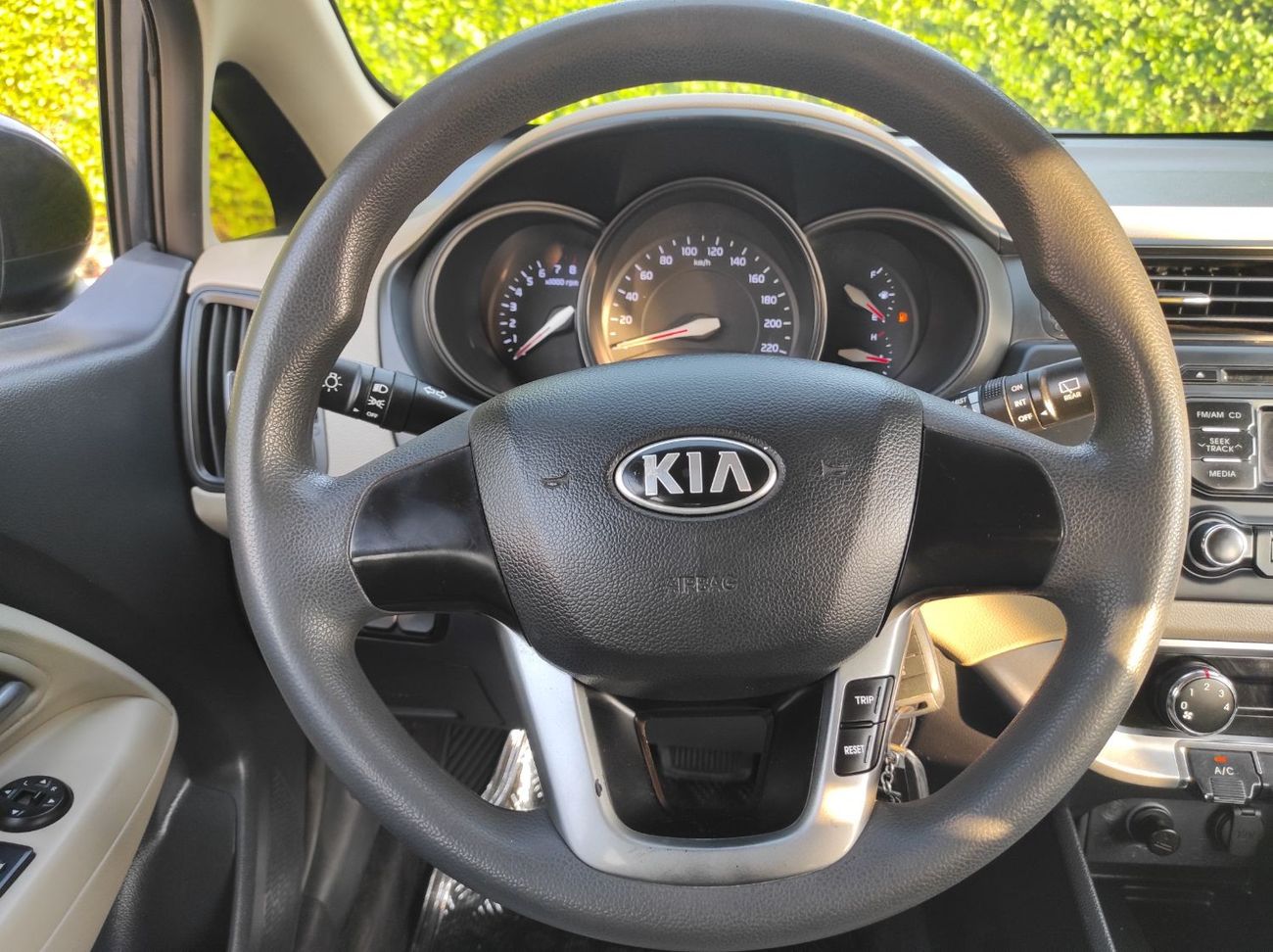 كيا ريو Kia Rio 2015 1.4 Gcc full automatic