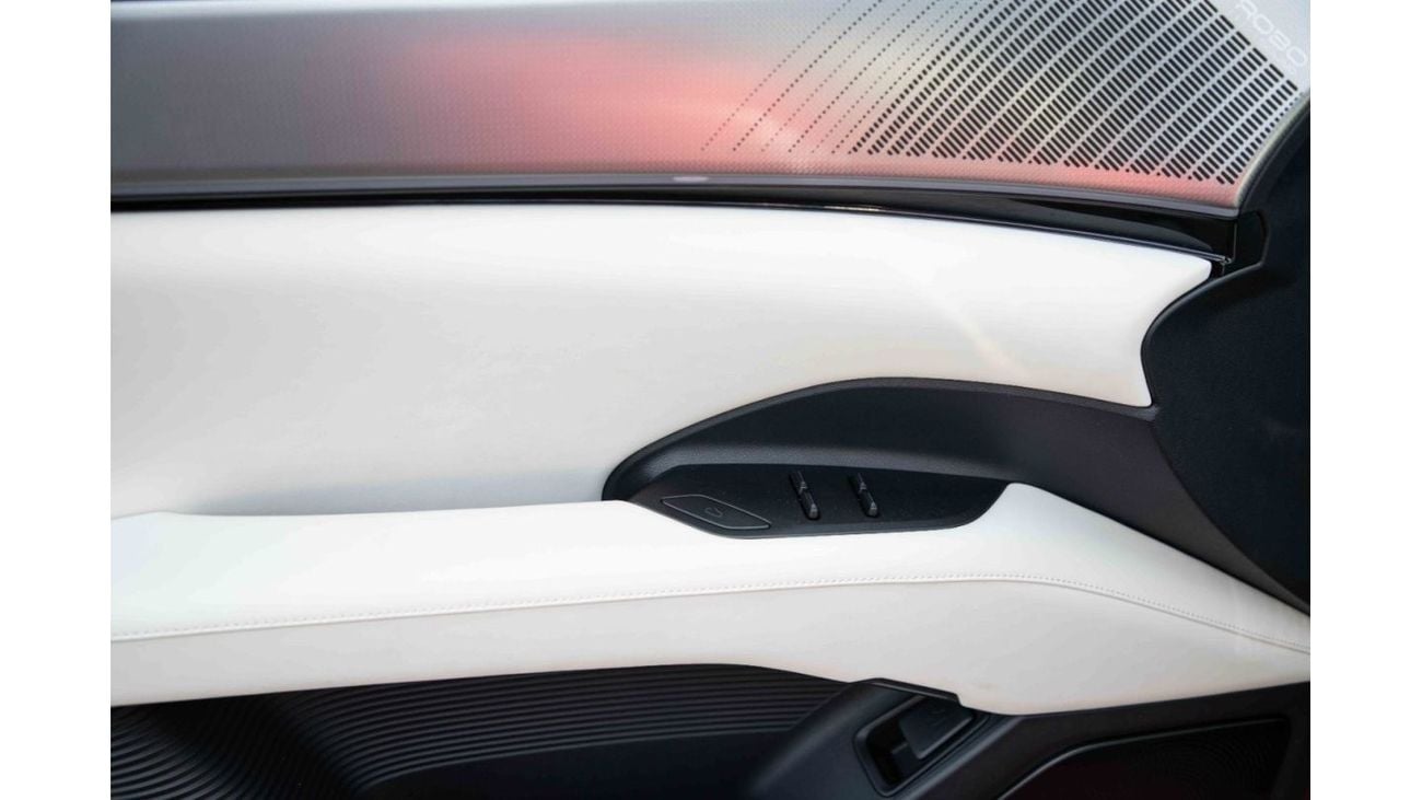 Ji Yue 01 2023 جيوي 01- أحمر داخل أبيض