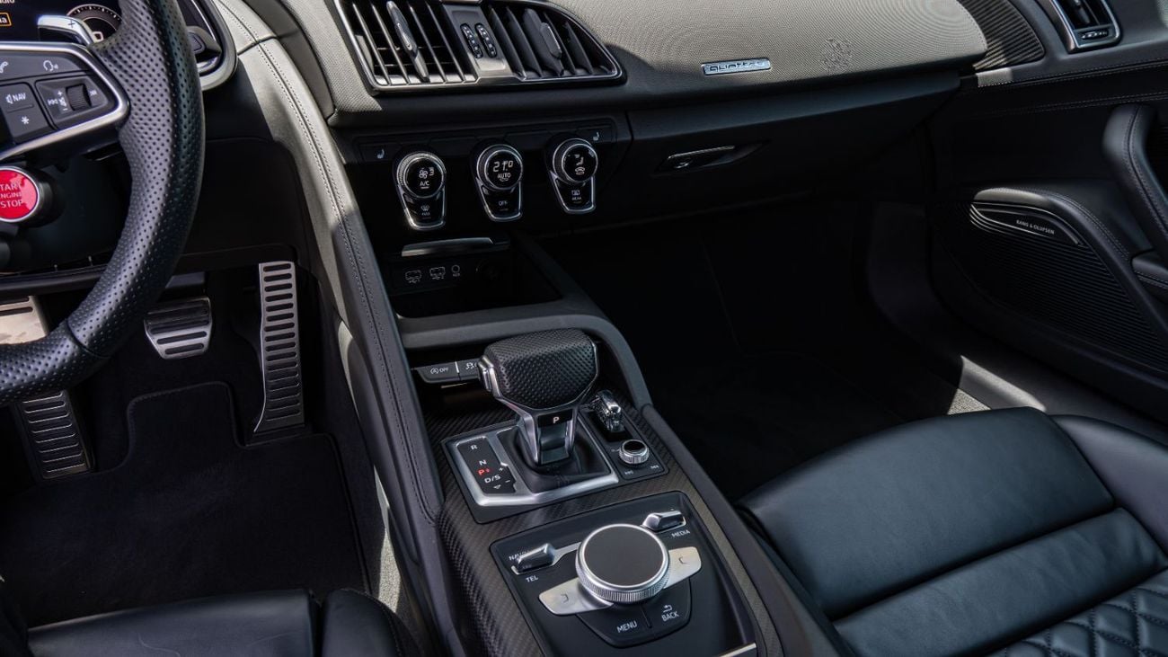 Audi R8 V10 PLUS GCC Specs | Very Clean And Low Mileage | Carbon Package