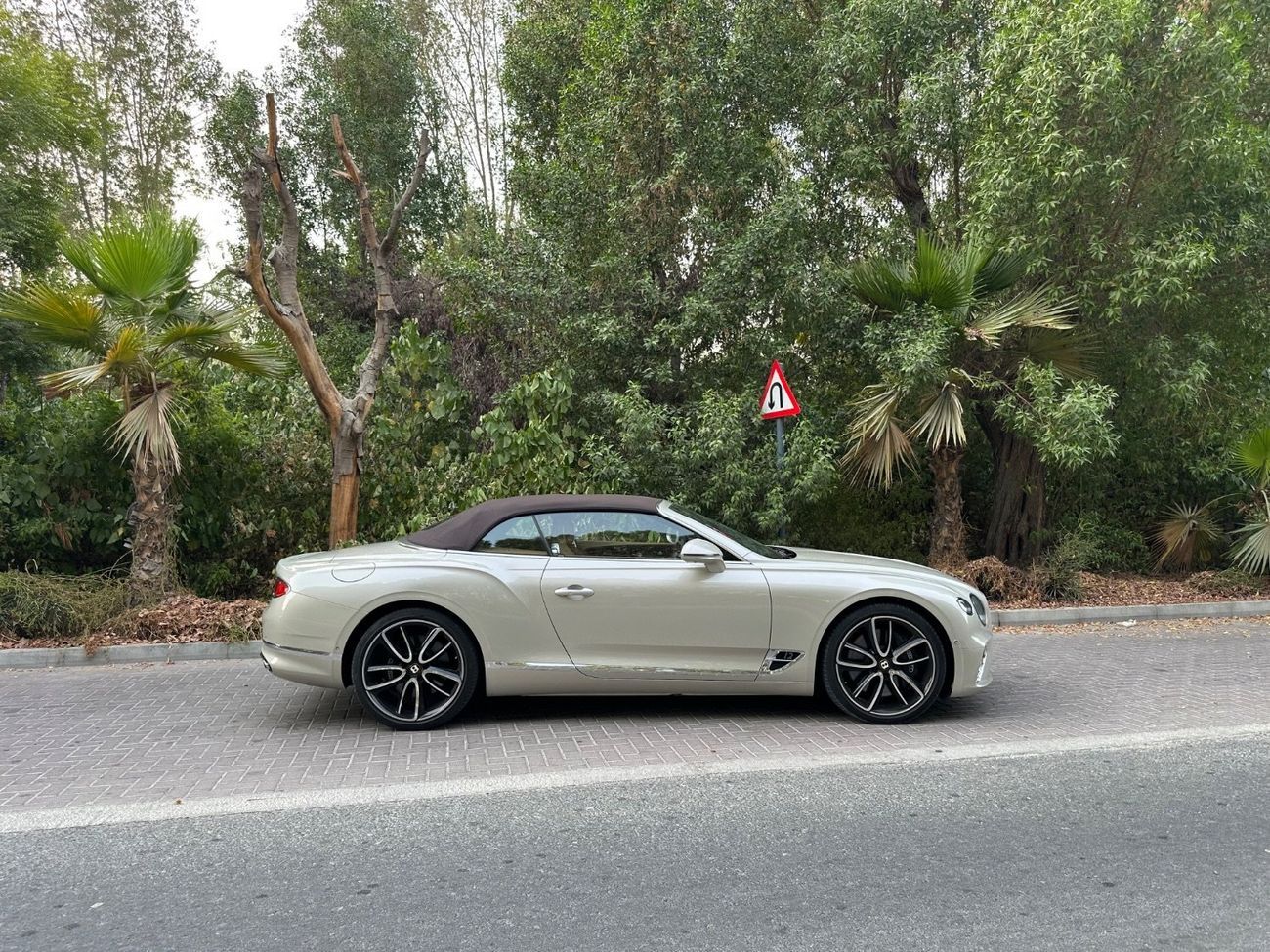 بنتلي كونتيننتال جي تي 4.0T V8 | 2019 | GCC Specs | Immaculate Condition | Full Bentley History