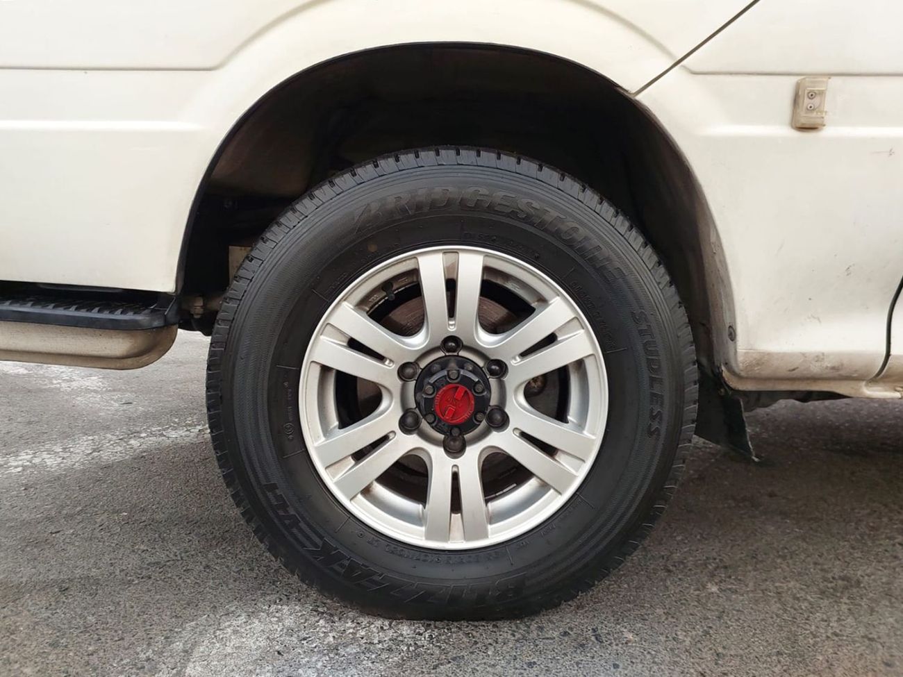 Toyota Hiace TOYOTA HIACE VAN RHD 1994  MODEL 2.7 L DIESEL AUTOMATIC(PM01681)