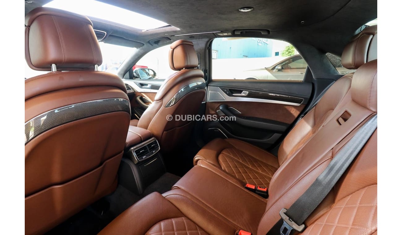 Audi S8 D4