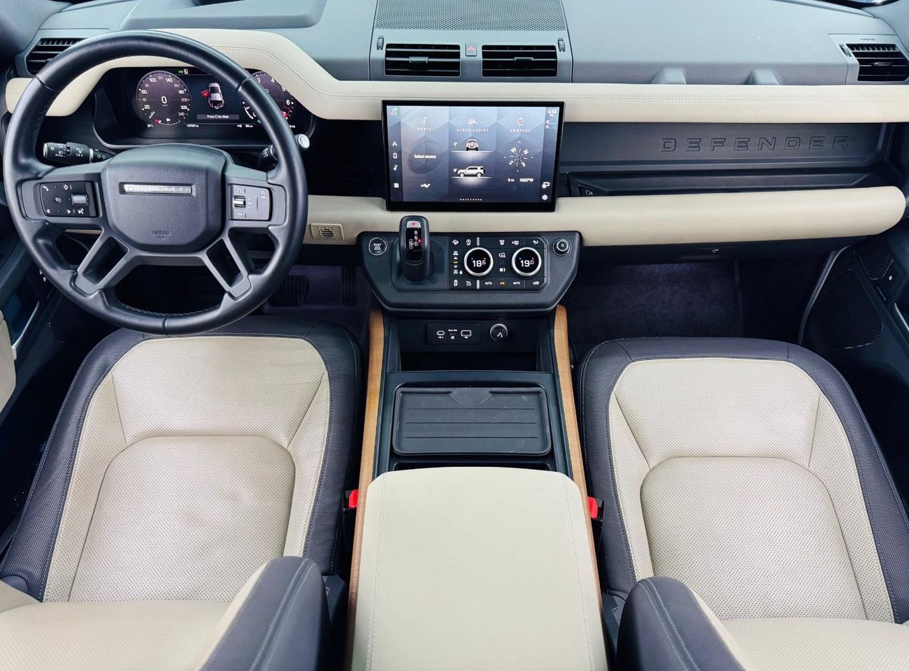 لاند روفر ديفندر P400 110 X-Dynamic SE 3.0L (7 Seater)