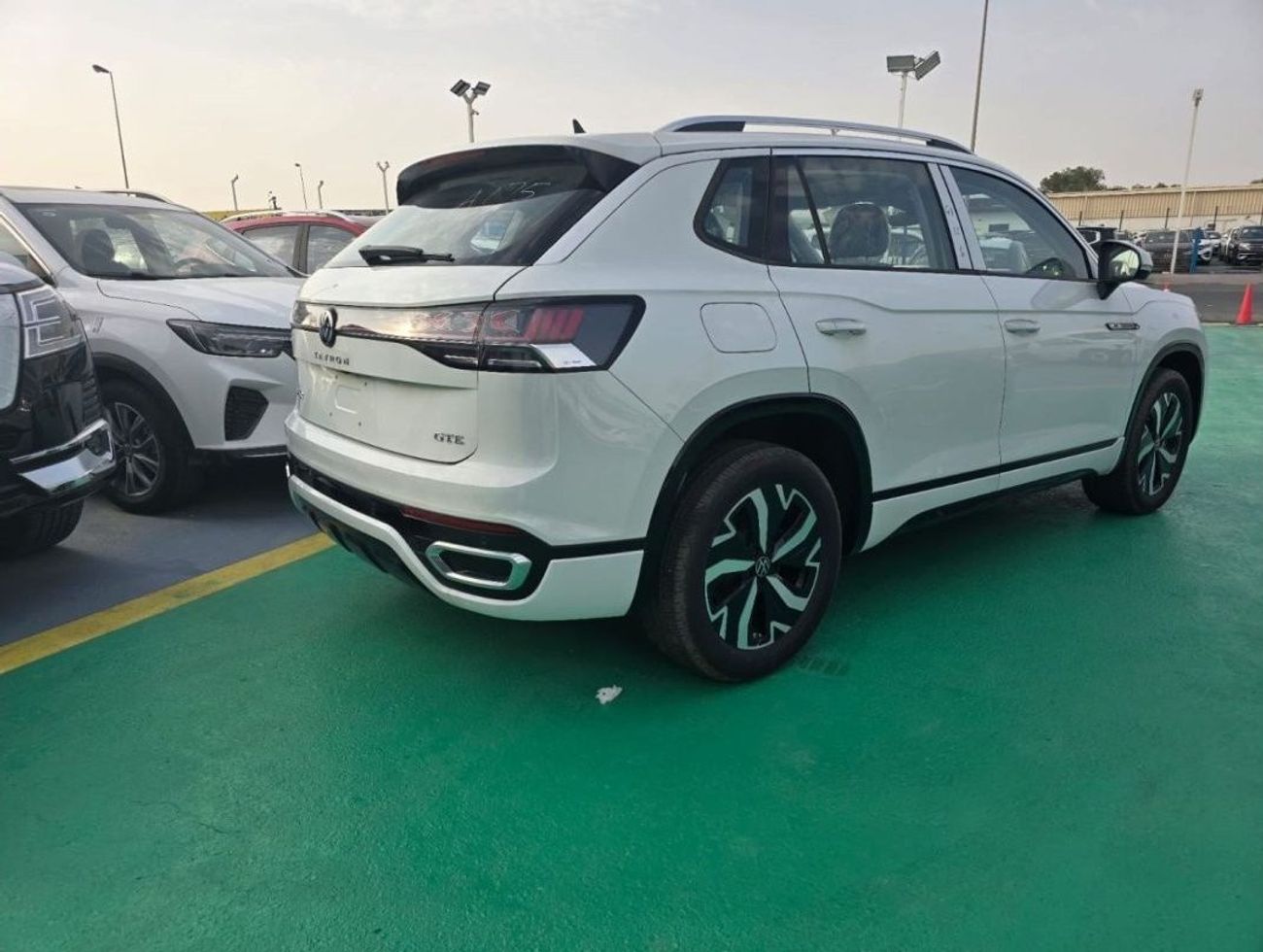 Volkswagen Tiguan VW TAYRON 1.4L HYBRID FULL OPTION 2024