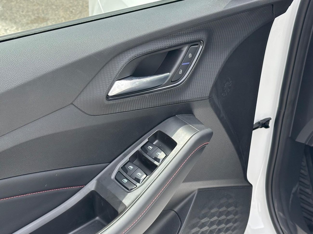 أم جي 5 2025 MG5 1.5L PETROL MANUAL TRANSMISSION FULL OPTION