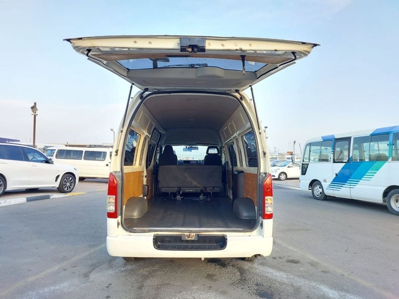 Toyota Hiace TOYOTA HIACE VAN RHD 2015 MODEL 3.0 L DIESEL AUTOMATIC(PM015396)