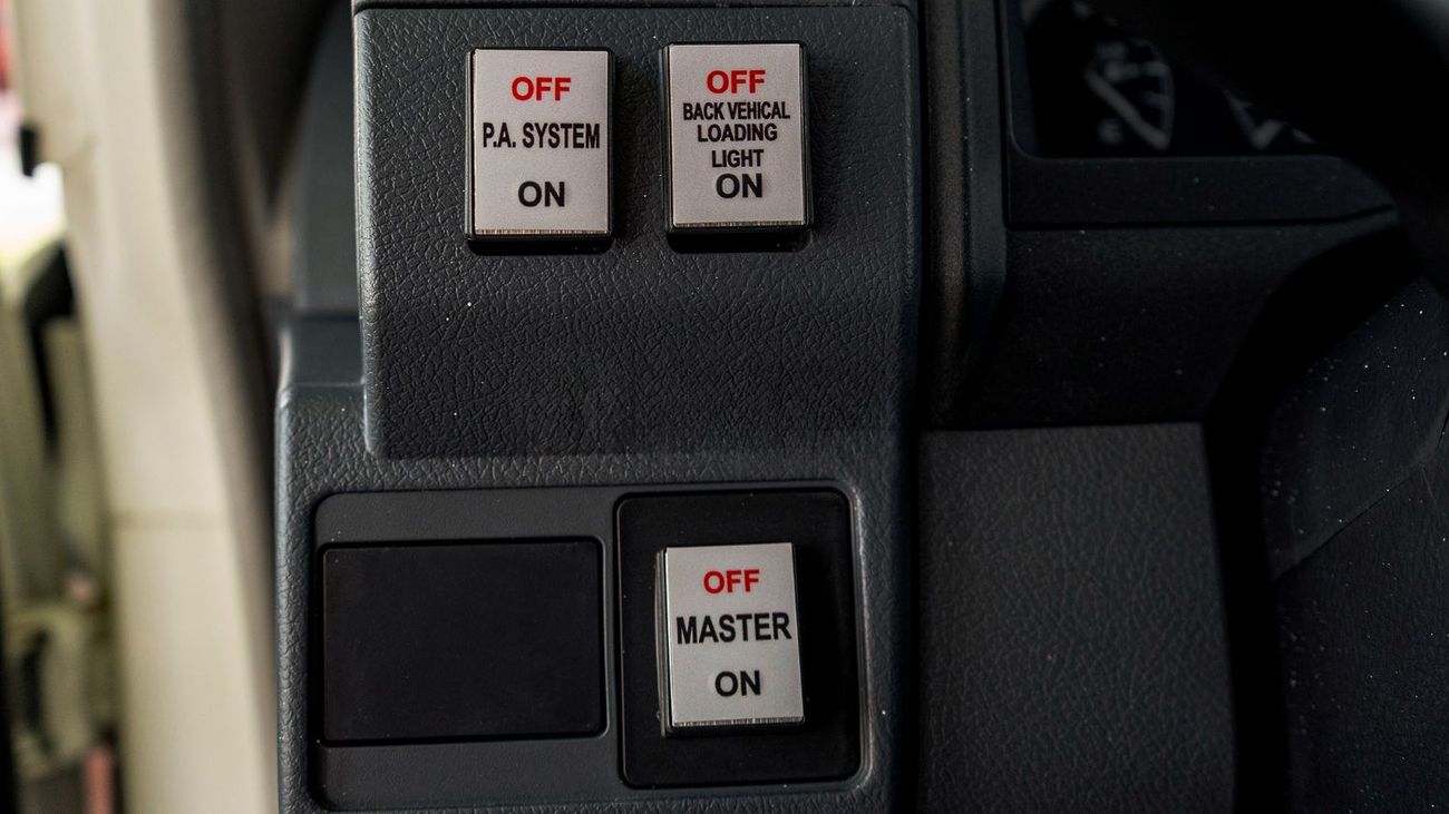 تويوتا لاند كروزر 70 Toyota LC78 Hard Top Ambulance 4.2L V6 Diesel MT  MY2025 for export only