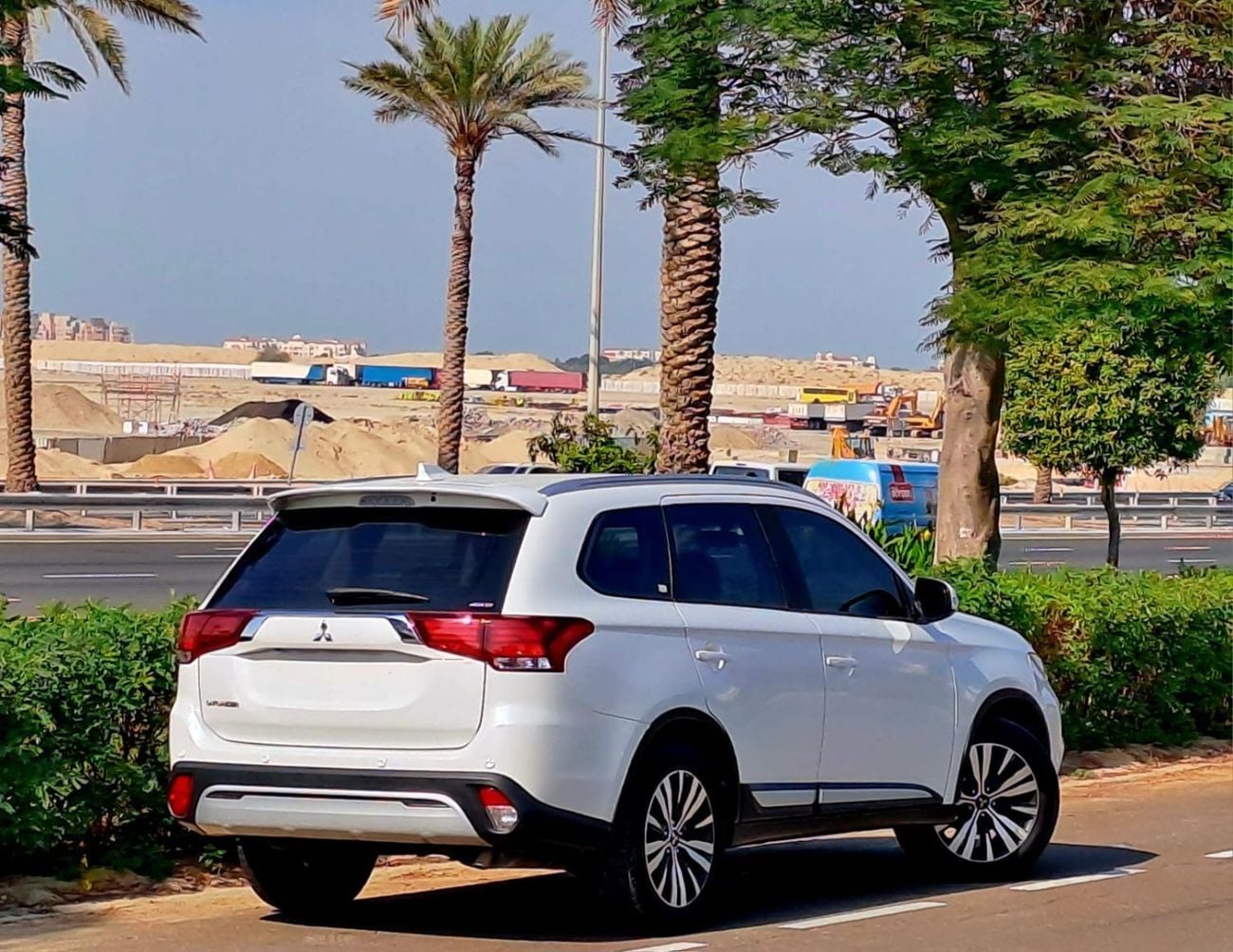 Mitsubishi Outlander GLX 2.4L 744-Monthly l GCC l 4WD , Cruise, Camera l Accident Free | Excellent Condition