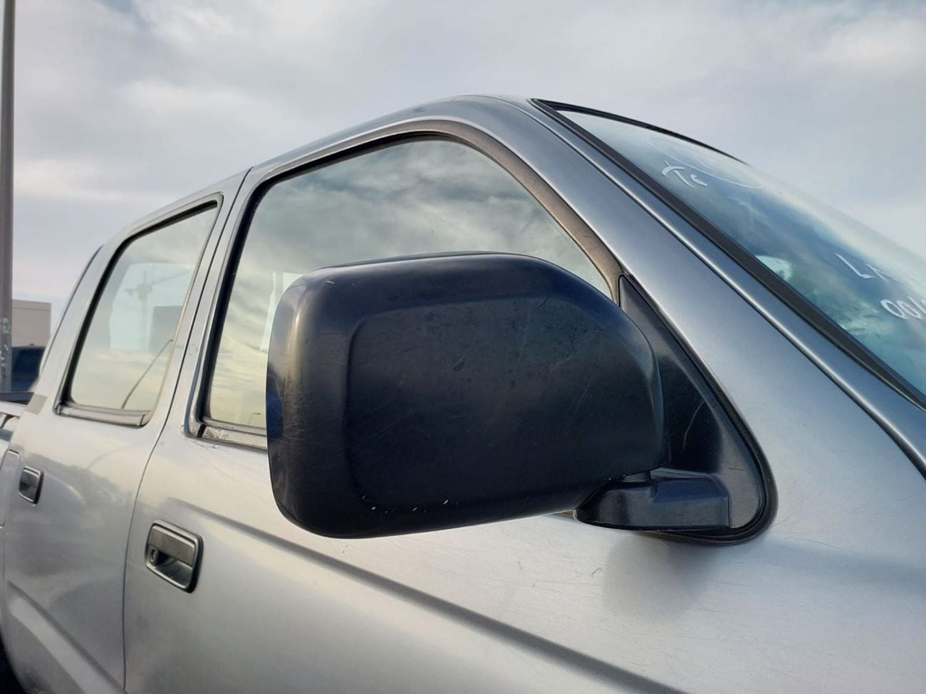 تويوتا هيلوكس (RAMADAN OFFER) TOYOTA HILUX PICKUP RHD 1999 MODEL 3.0 L DIESEL MANUAL(PM18236)