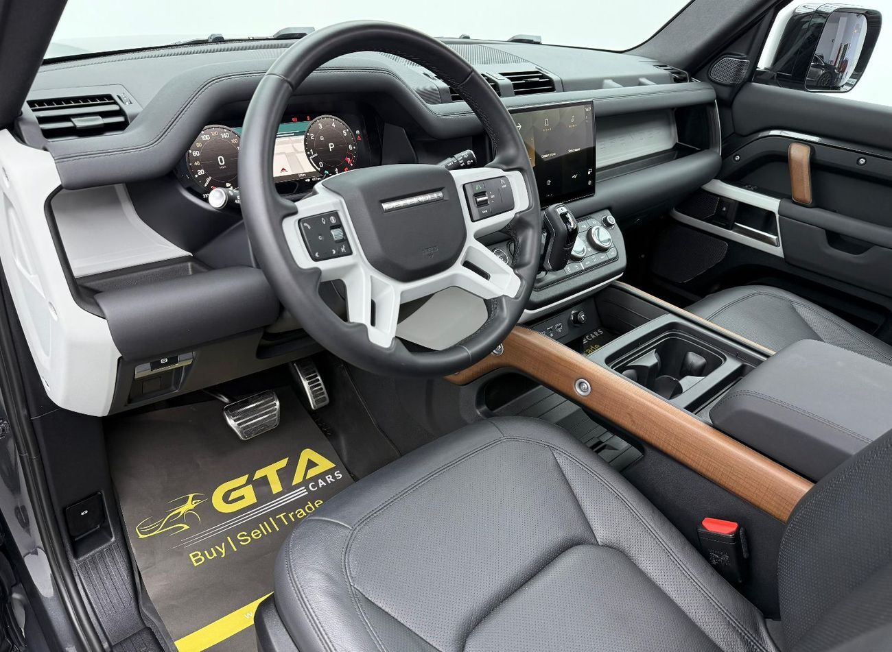 Land Rover Defender P300 110 2.0L (5 Seater) 2024 Land Rover Defender 110 SE P300, 2026 LR Warranty, 2029 LR Service Pac