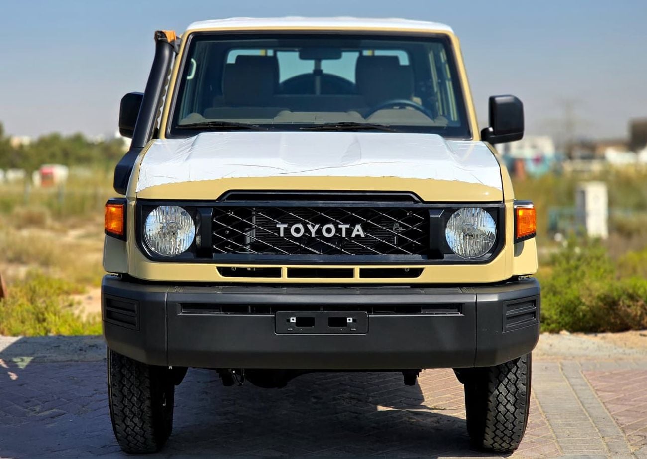 Toyota Land Cruiser Pick Up Toyota Land Cruiser LC79 DC 4.0 AT 2025 basic GCC