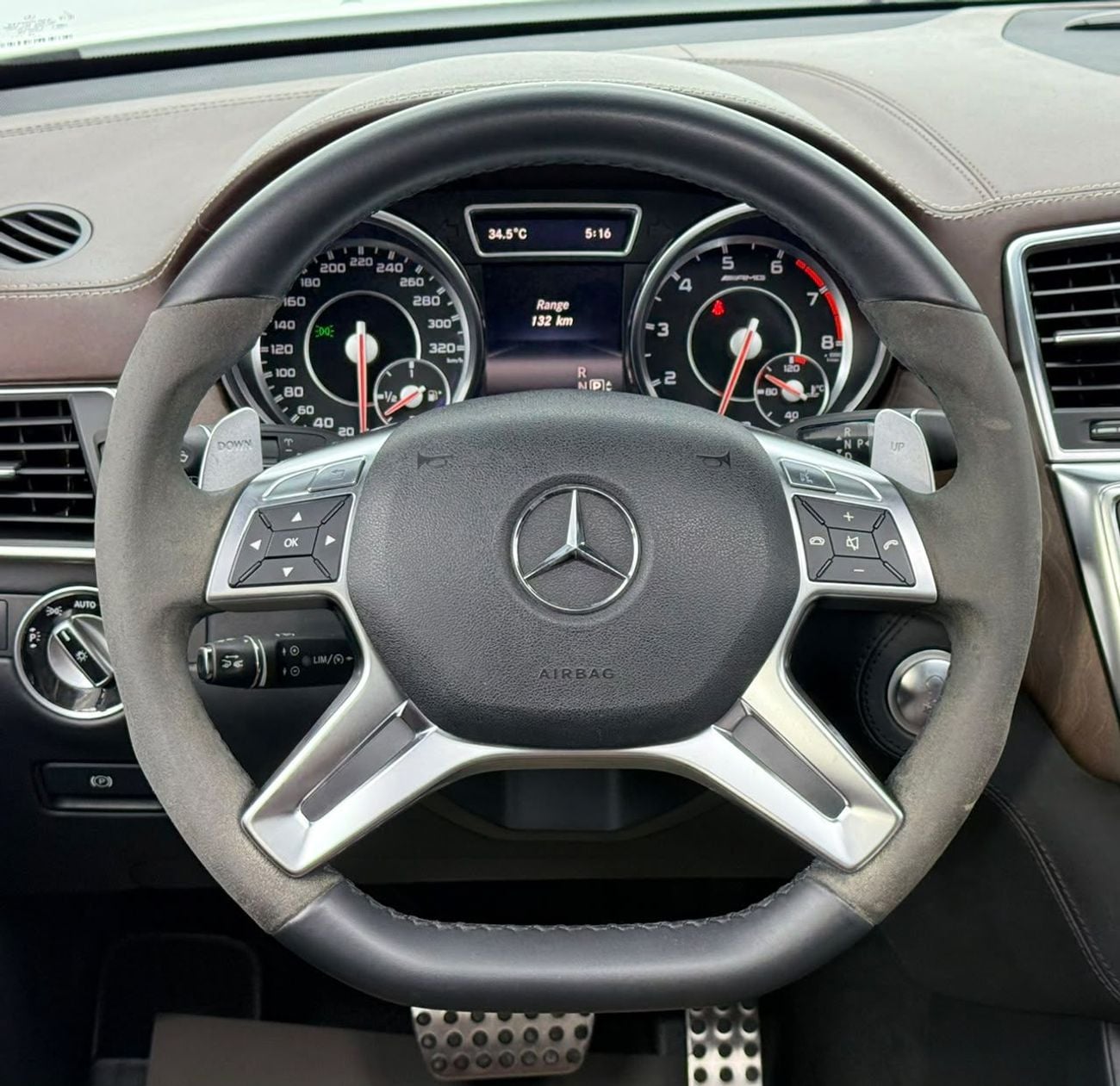 مرسيدس بنز ML 63 AMG STANDARD مرسيدس بنز ML 63 AMG موديل 2014، سجل صيانة كامل، كاملة المواصفات، بحالة ممتازة، خليجية