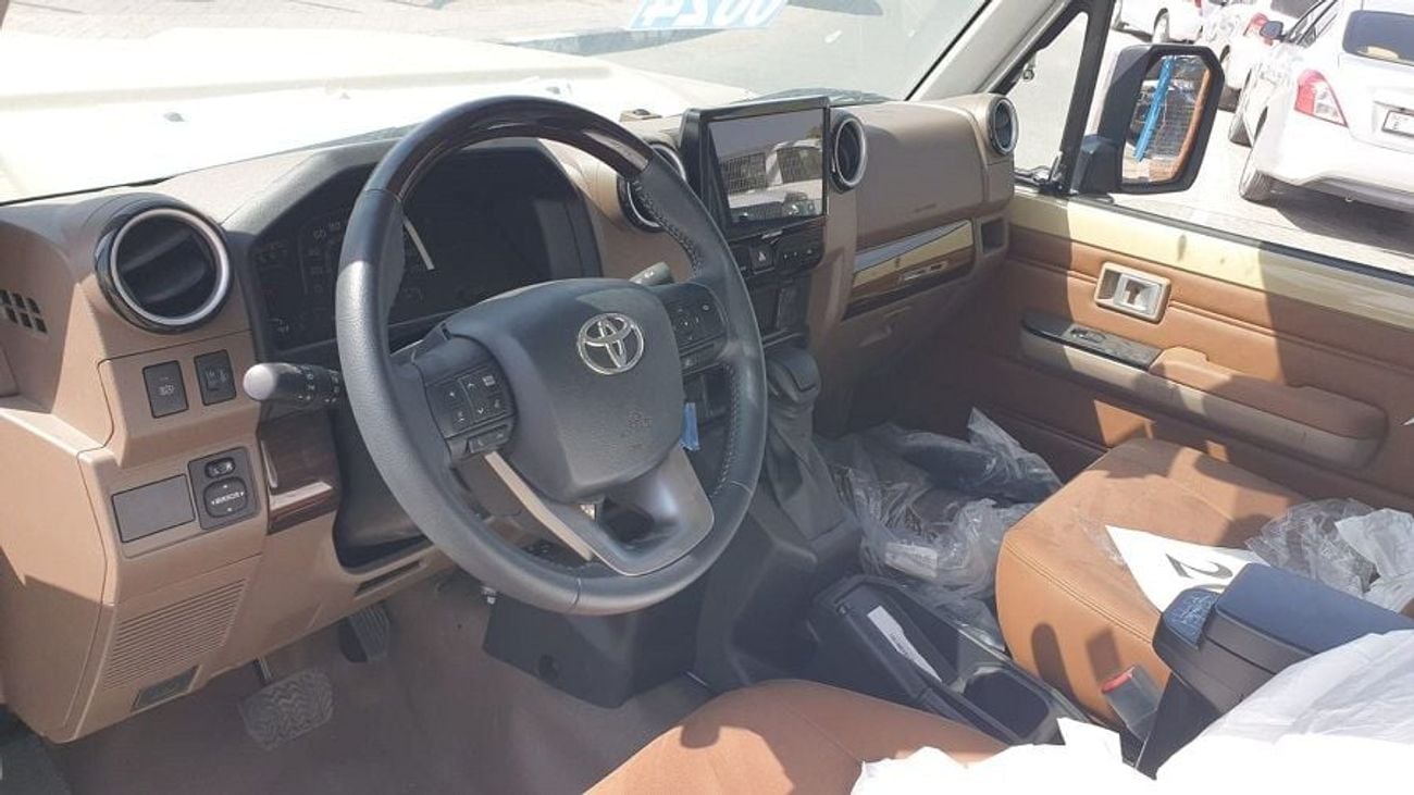 Toyota Land Cruiser Pick Up 4.0L 2D LX V6 4WD AT (PETROL)