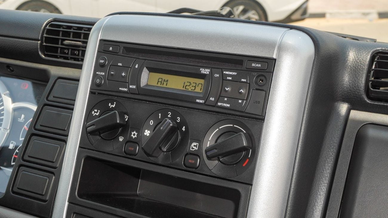 Mitsubishi Canter Van