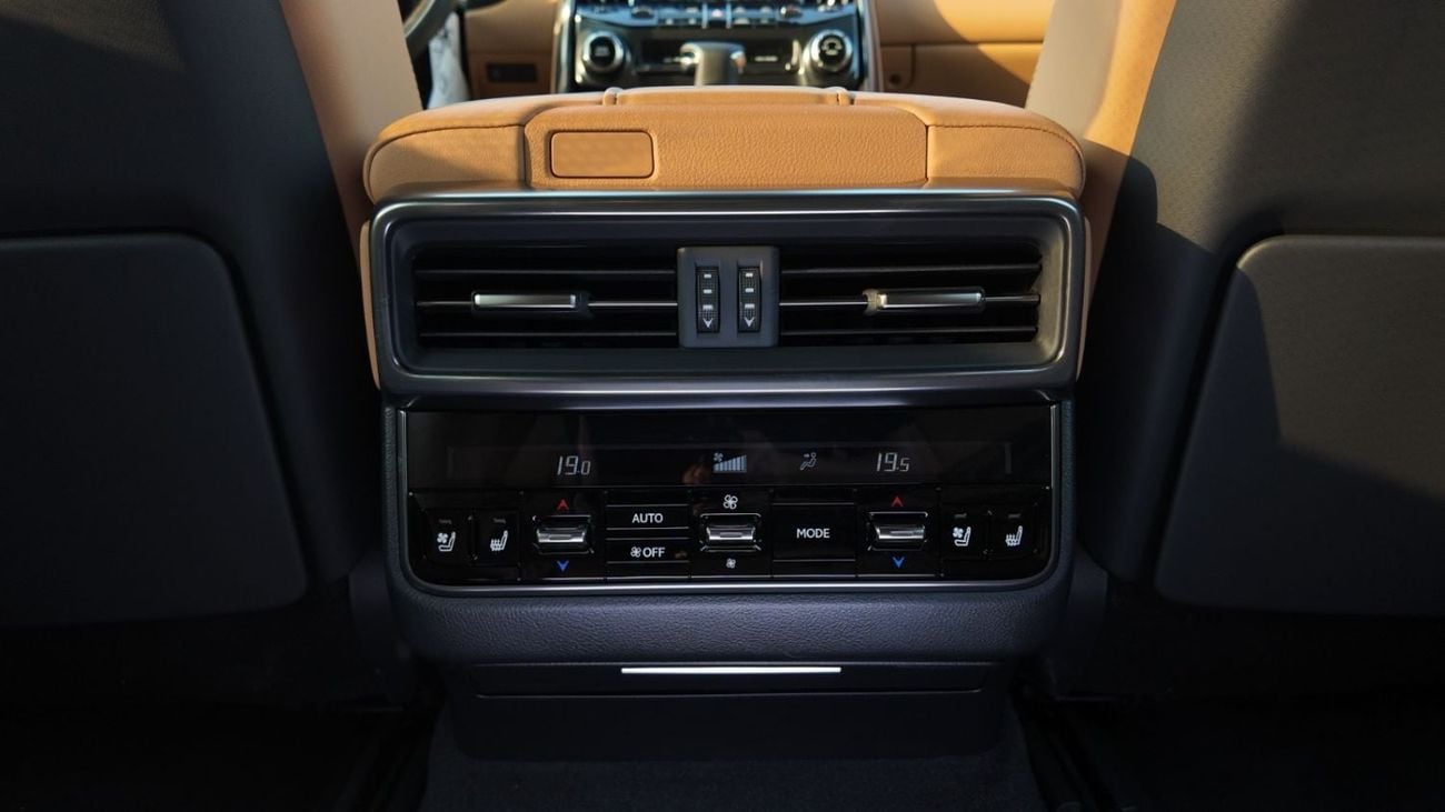 Lexus LX600 SIGNATURE