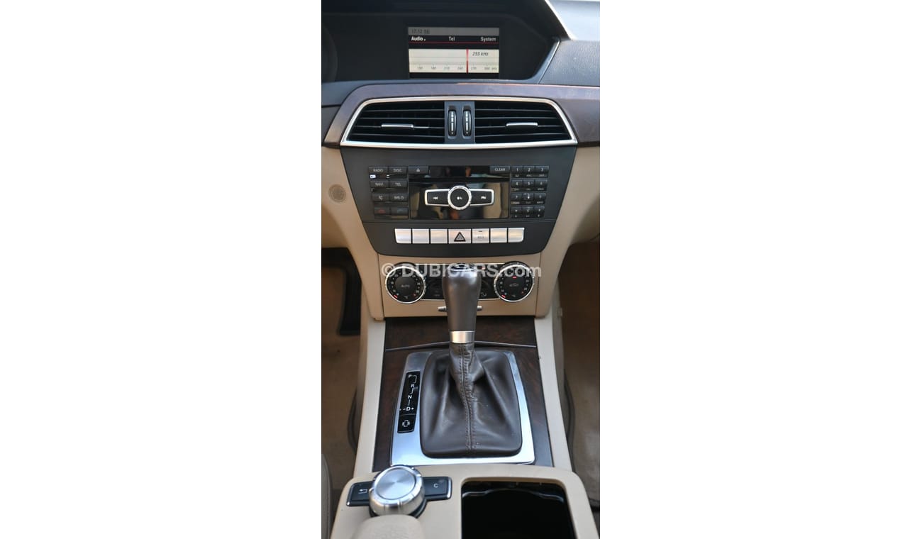 مرسيدس بنز C 180 مرسيدس c180 خليجي بحالة ممتازة بدون حوادث