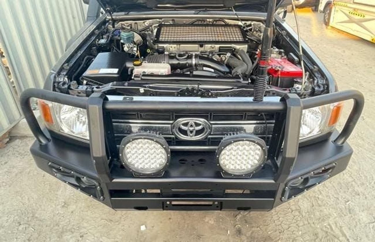 Toyota Land Cruiser Pick Up DIESEL 4.5 LITER ,RIGHT HAND DRIVE ,ONLY FOR EXPORT AVAILABLE