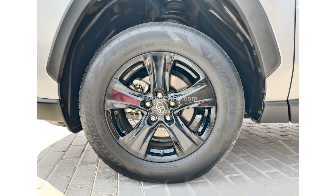 تويوتا راف ٤ XLE FULL SUNROOF / 1 YEAR WARANTY */ REGISTERATION / INSURANCE FREE (LOT # 41046)