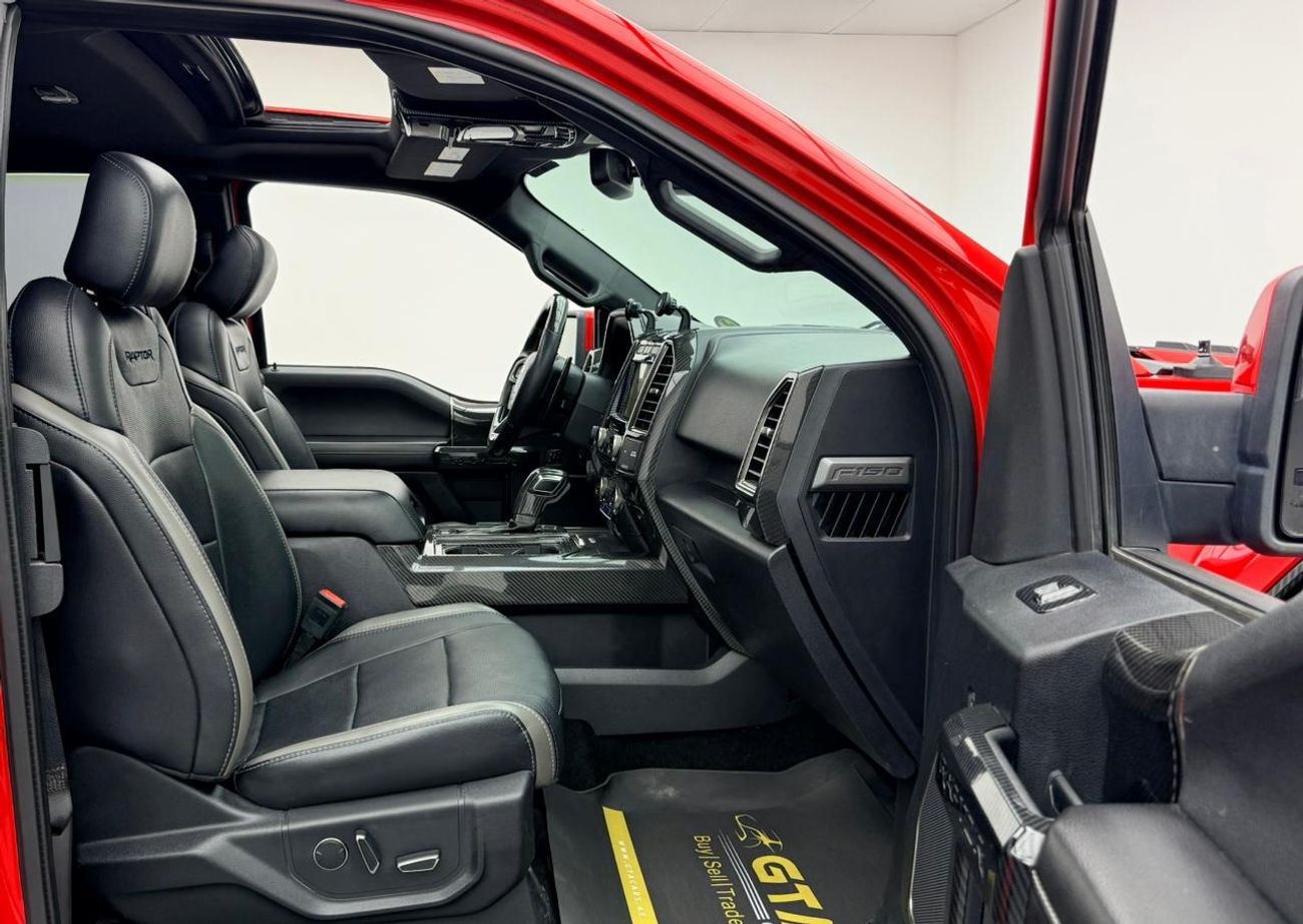 Ford F-150 2018 Ford F-150 Raptor, Full Service History, Carbon Fiber Interior, Excellent Condition, GCC
