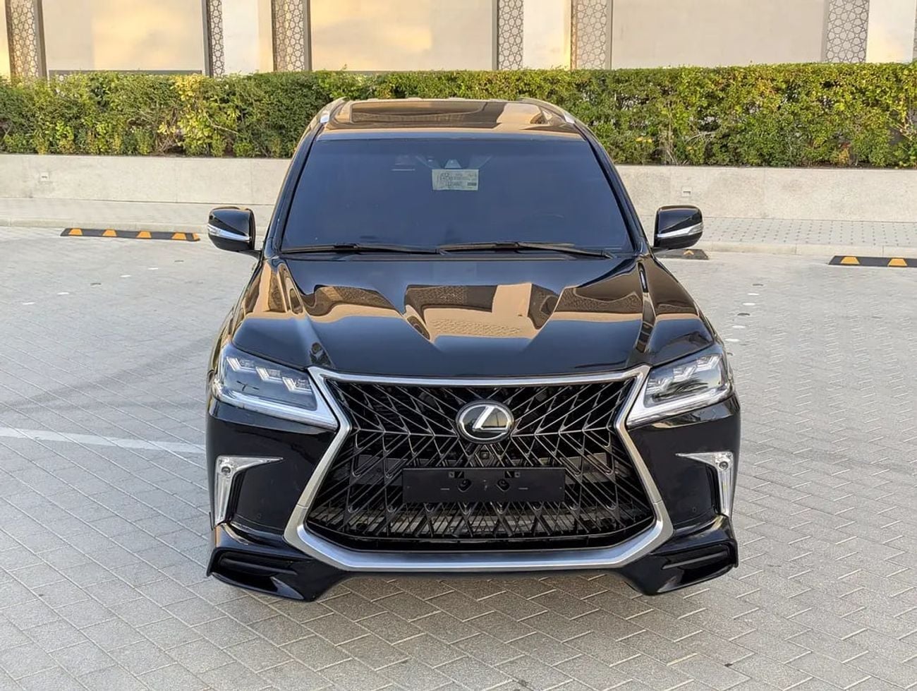 لكزس LX 570 LX 570 Base | GCC Specs | Pristine Condition