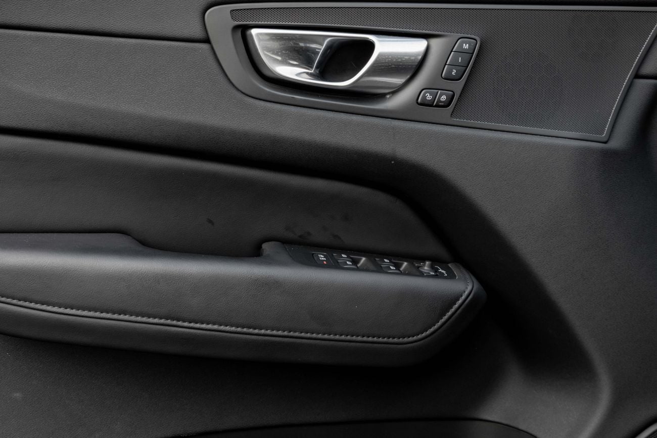 فولفو XC 60 B5 Plus Bright XC60 B5 Plus Bright | 2,155 P.M | 0% Downpayment | 2029 WARRANTY