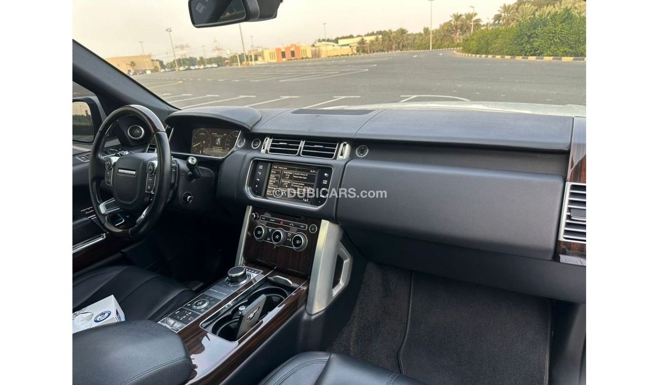 Land Rover Range Rover VOGUE HSE 2015 GCC V8 ORIGINAL PAINT // FULL SERVICE HISTORY // ACCIDENT FREE