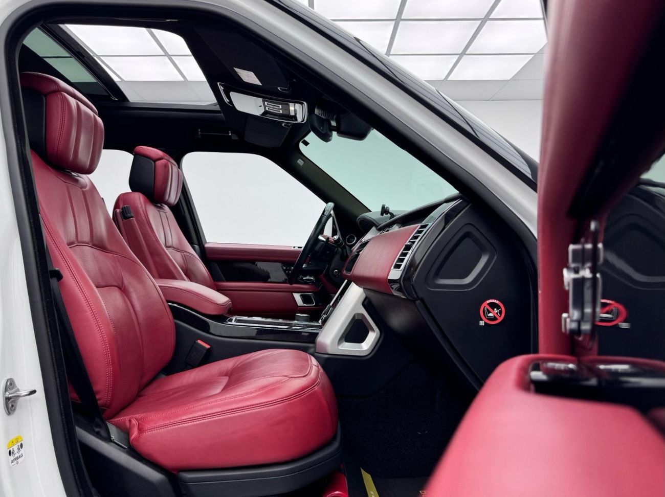 Land Rover Range Rover Vogue SE 5.0L 2018 Range Rover Vogue SE Supercharged V8, Full Service History, GCC