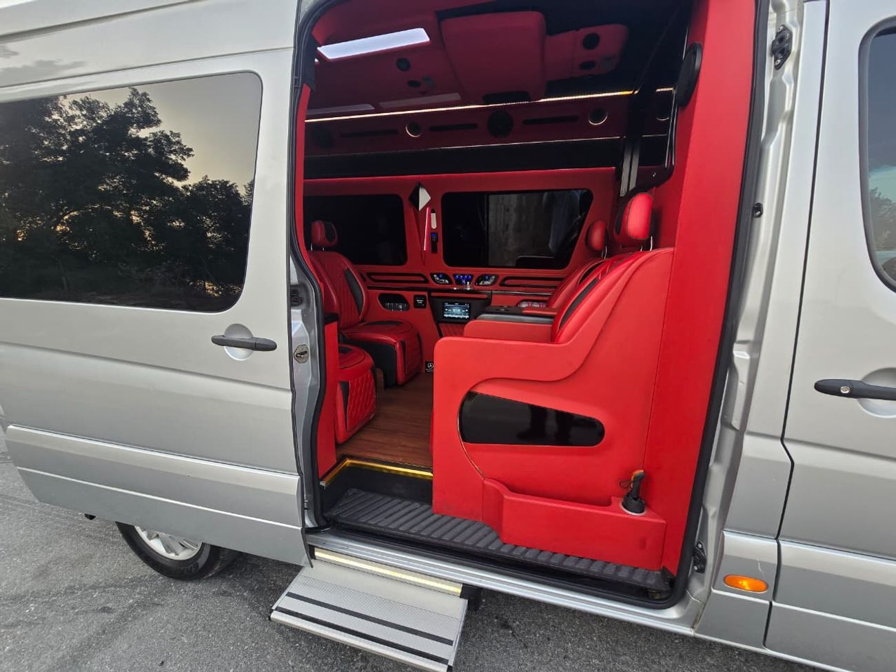 Mercedes-Benz Sprinter MERCEDES SPRINTER 2015 GCC  // VIP SEATS // GOOD CONDITION // TV // FULL OPITION